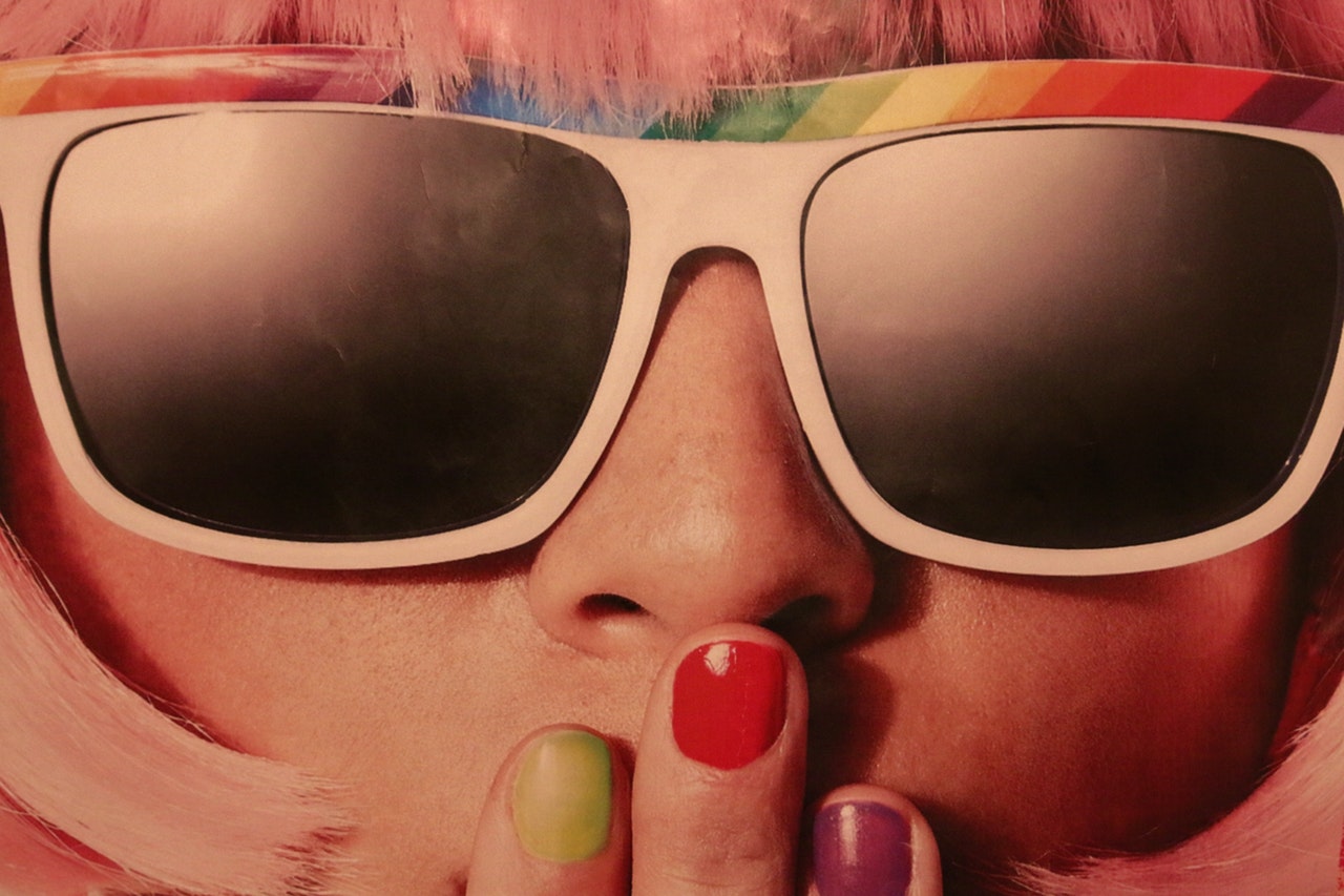 pink hair girl wearing vintage 1980s style sunglasses