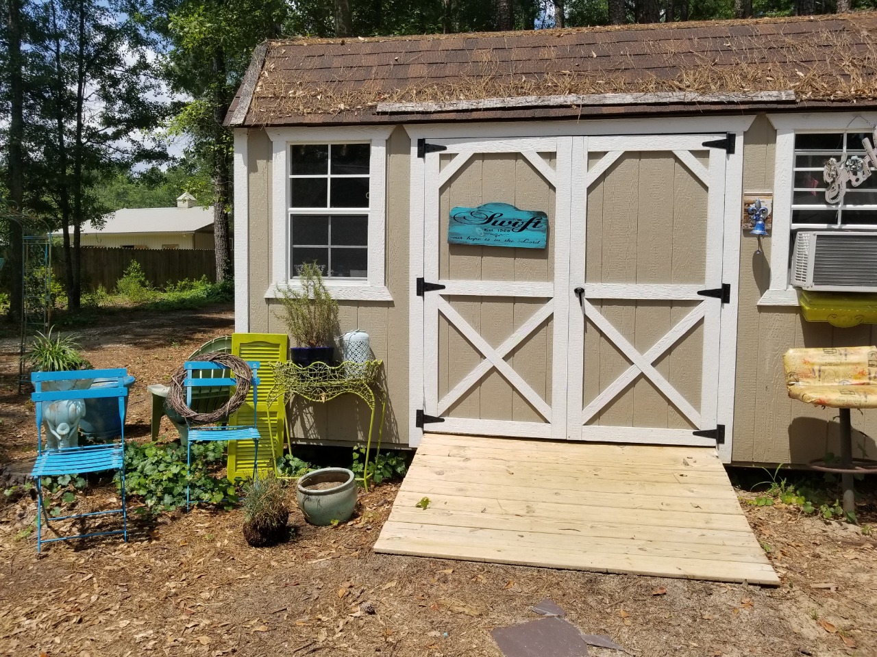 Exterior of Aunt Laurie's she shed in Aiken South Carolina